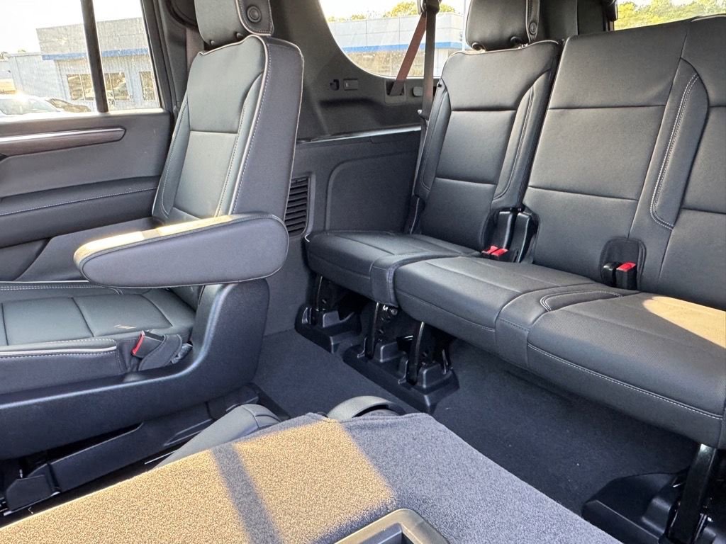 New 2025 Chevrolet Suburban Premier image 7