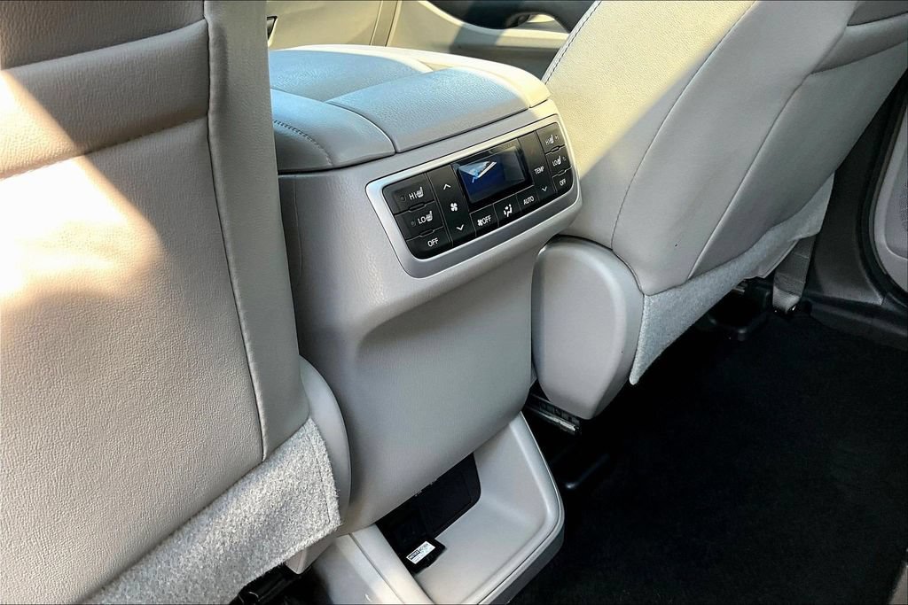 Used 2018 Toyota Highlander Limited Platinum AWD/4WD image 10