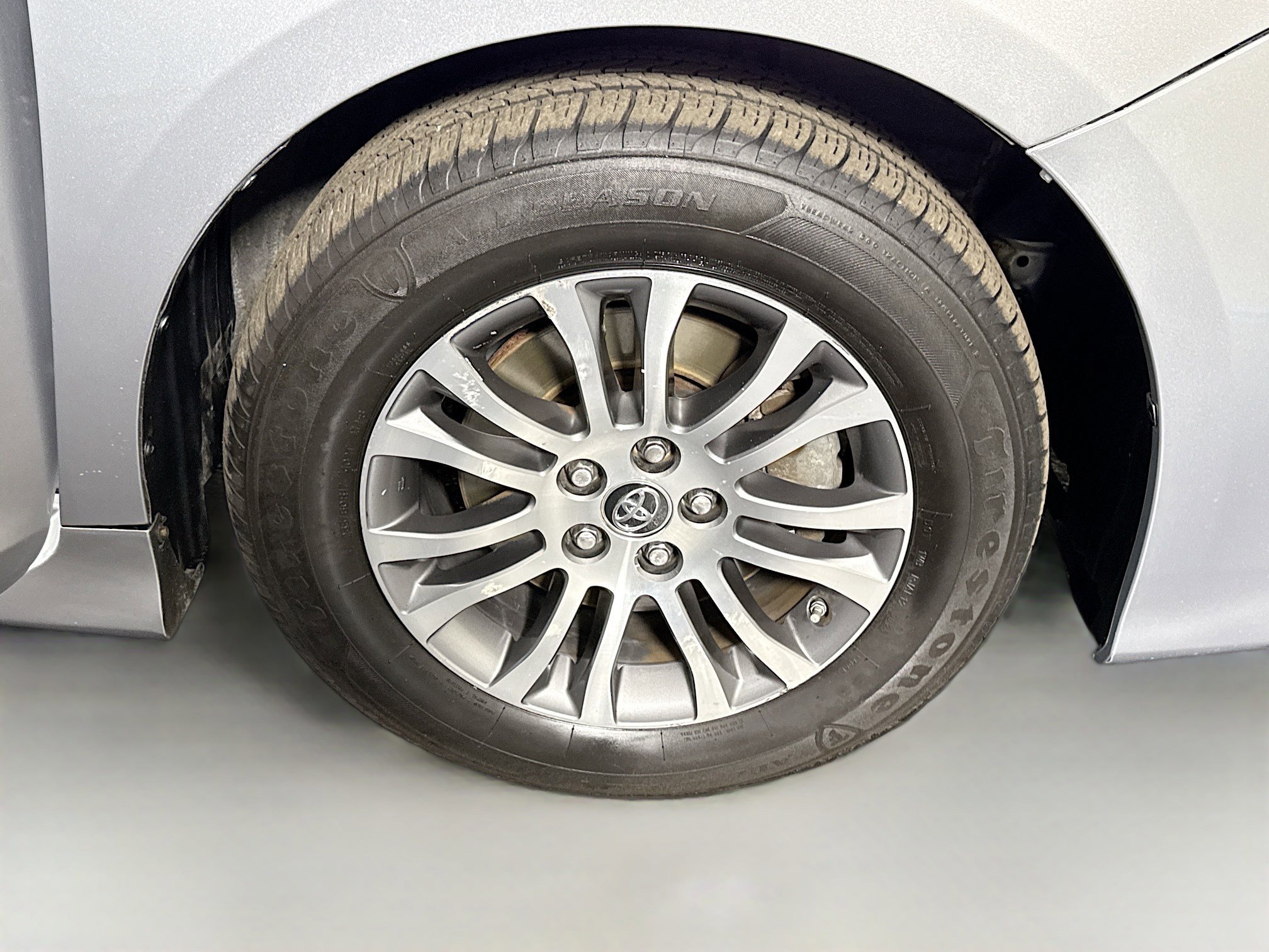 Used 2020 Toyota Sienna XLE FWD image 30