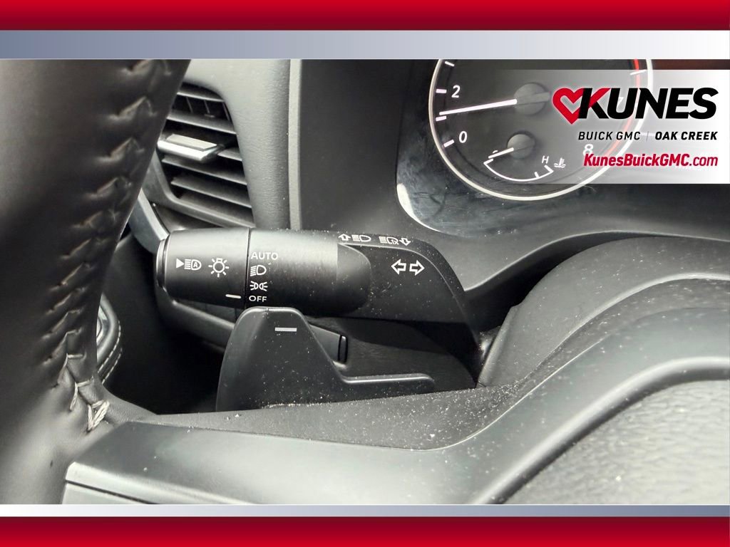 Used 2025 Nissan Rogue SV image 12