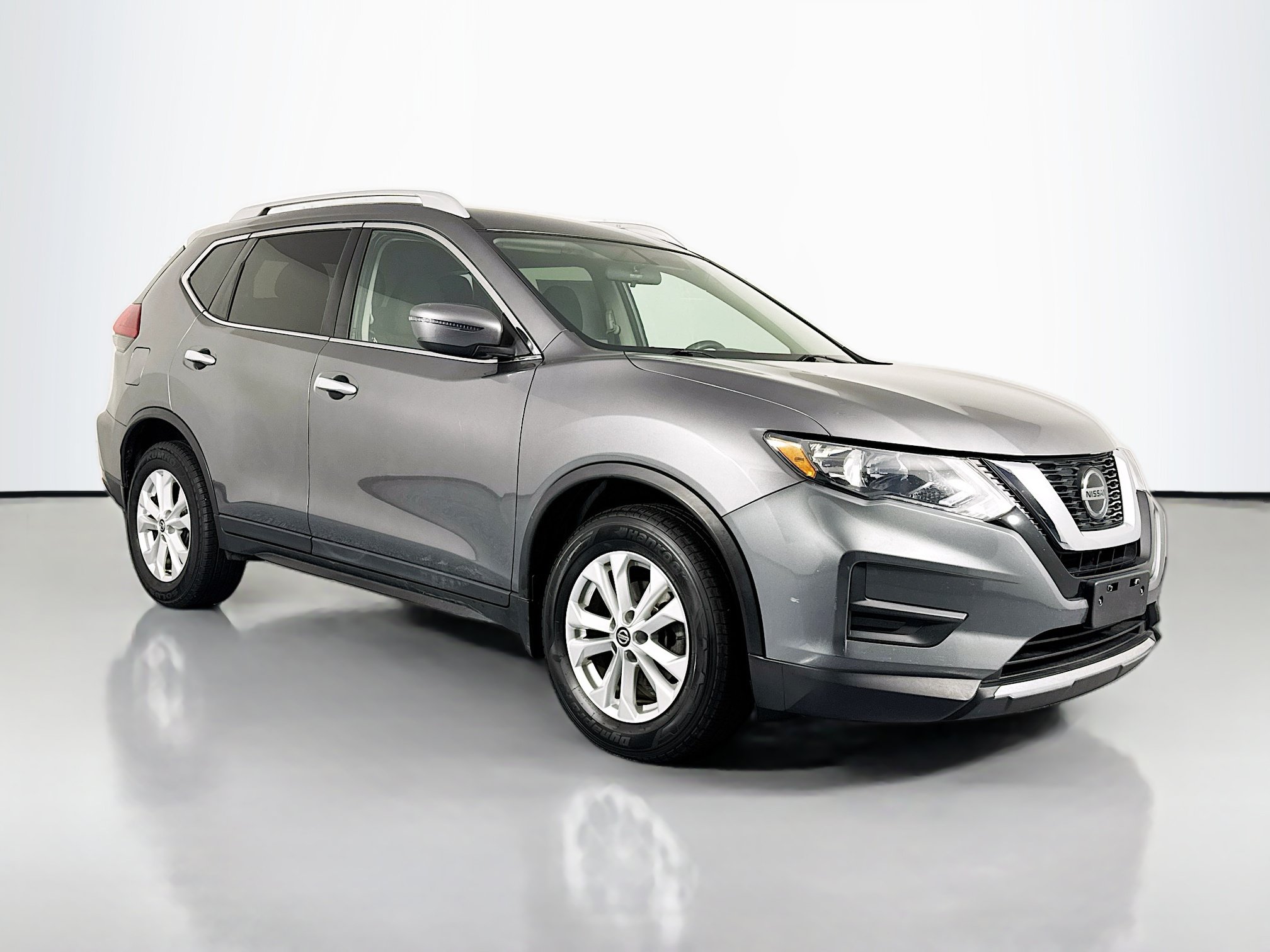 Used 2018 Nissan Rogue FWD image 3