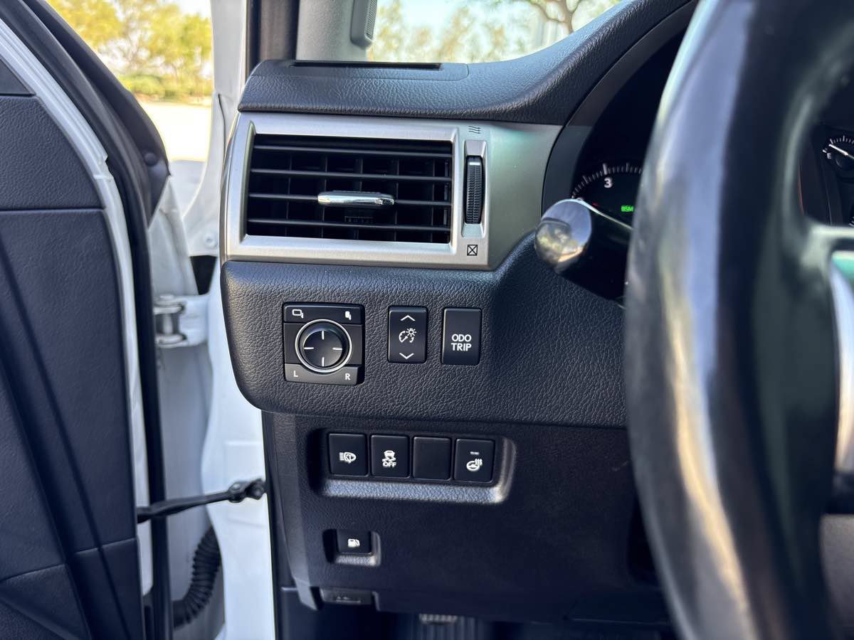 Used 2015 Lexus GX 460 Luxury w/ Preferred Accessory Package AWD/4WD image 23