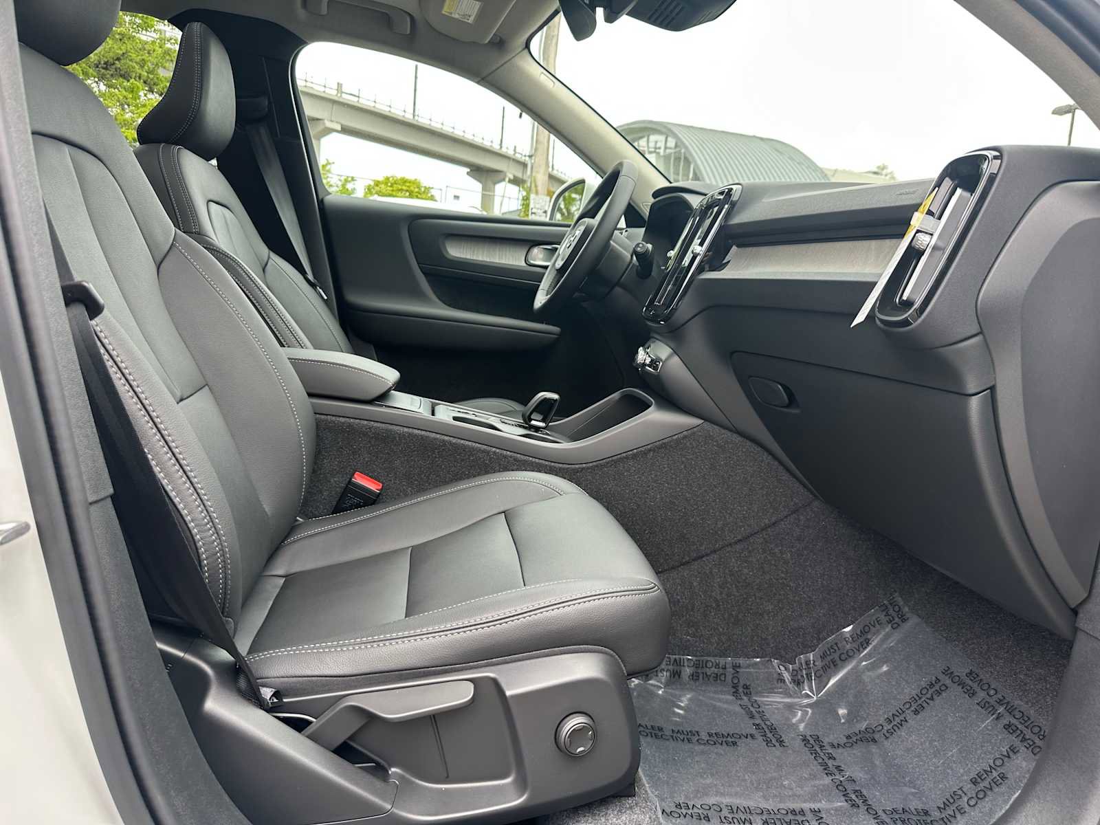 Used 2025 Volvo XC40 B5 Core w/ Protection Package Premier AWD/4WD image 10