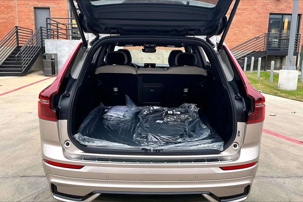 New 2026 Volvo XC60 B5 Plus w/ Protection Package Premier AWD/4WD image 45