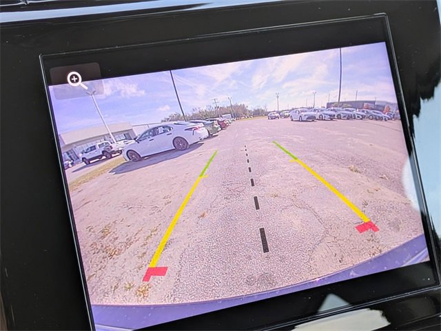 Used 2023 Jeep Grand Cherokee Laredo image 19