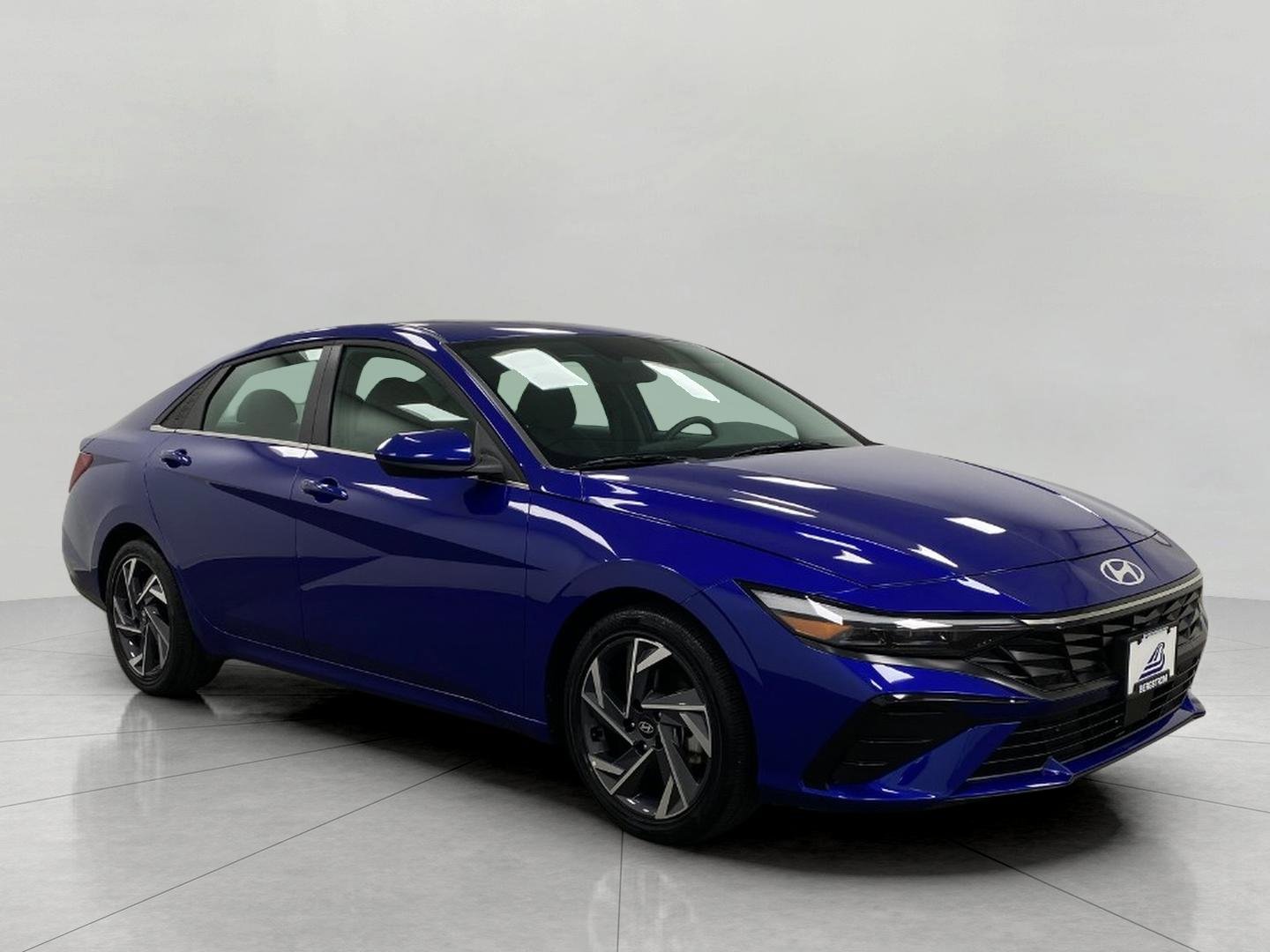 Certified 2025 Hyundai Elantra SEL FWD image 1