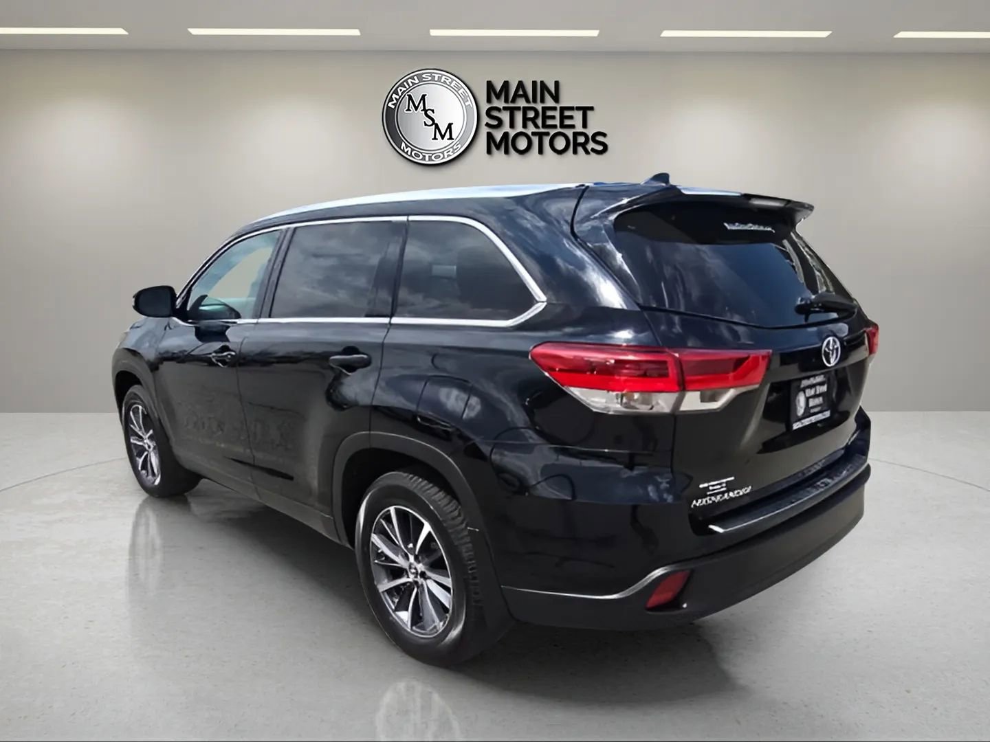 Used 2019 Toyota Highlander XLE AWD/4WD image 3