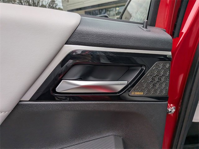 New 2025 Mitsubishi Outlander SE image 27