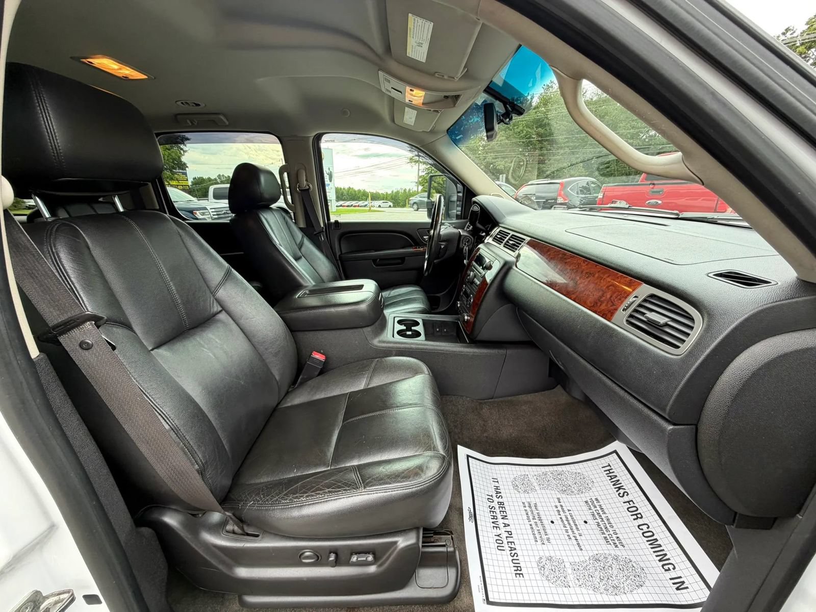 Used 2012 Chevrolet Suburban LT w/ Luxury Package AWD/4WD image 4