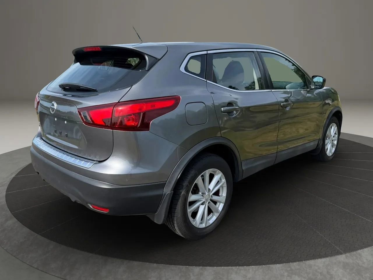 Used 2018 Nissan Rogue Sport S w/ S Appearance Package FWD image 6