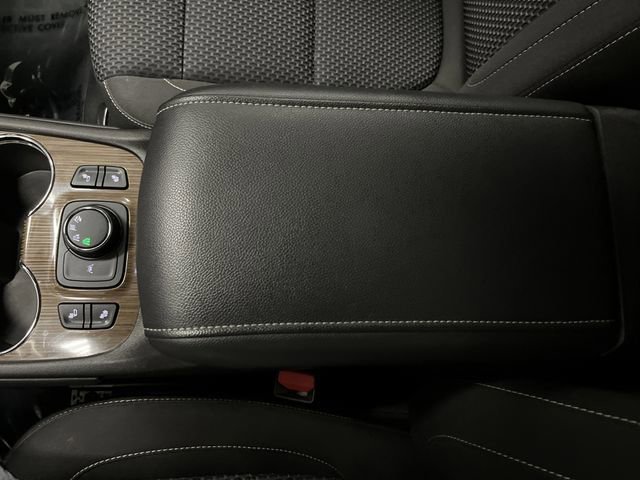 Used 2023 GMC Acadia SLE w/ Infotainment Package image 20