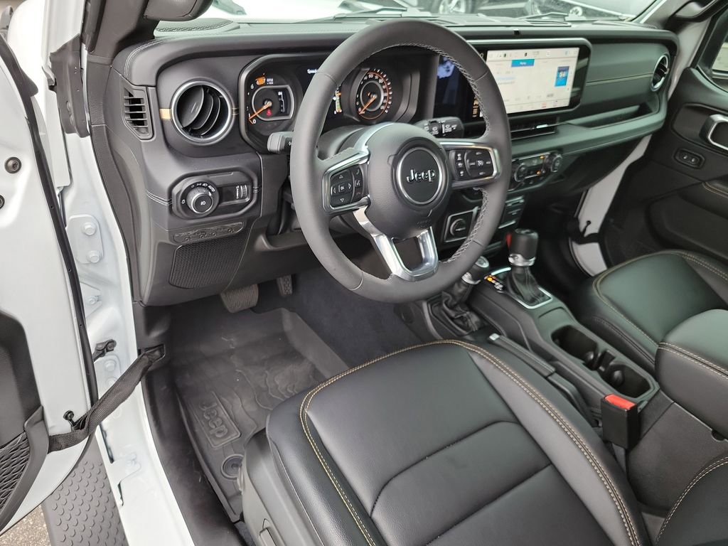 Used 2025 Jeep Wrangler Unlimited Sahara AWD/4WD image 22