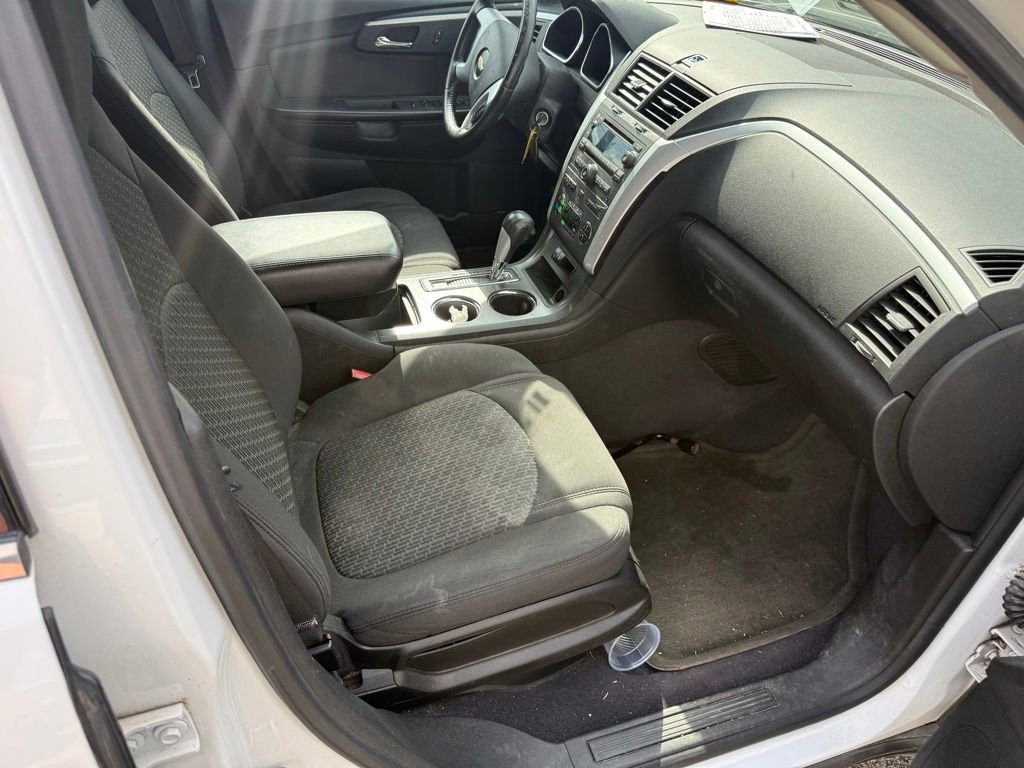 Used 2010 Chevrolet Traverse LT FWD image 14