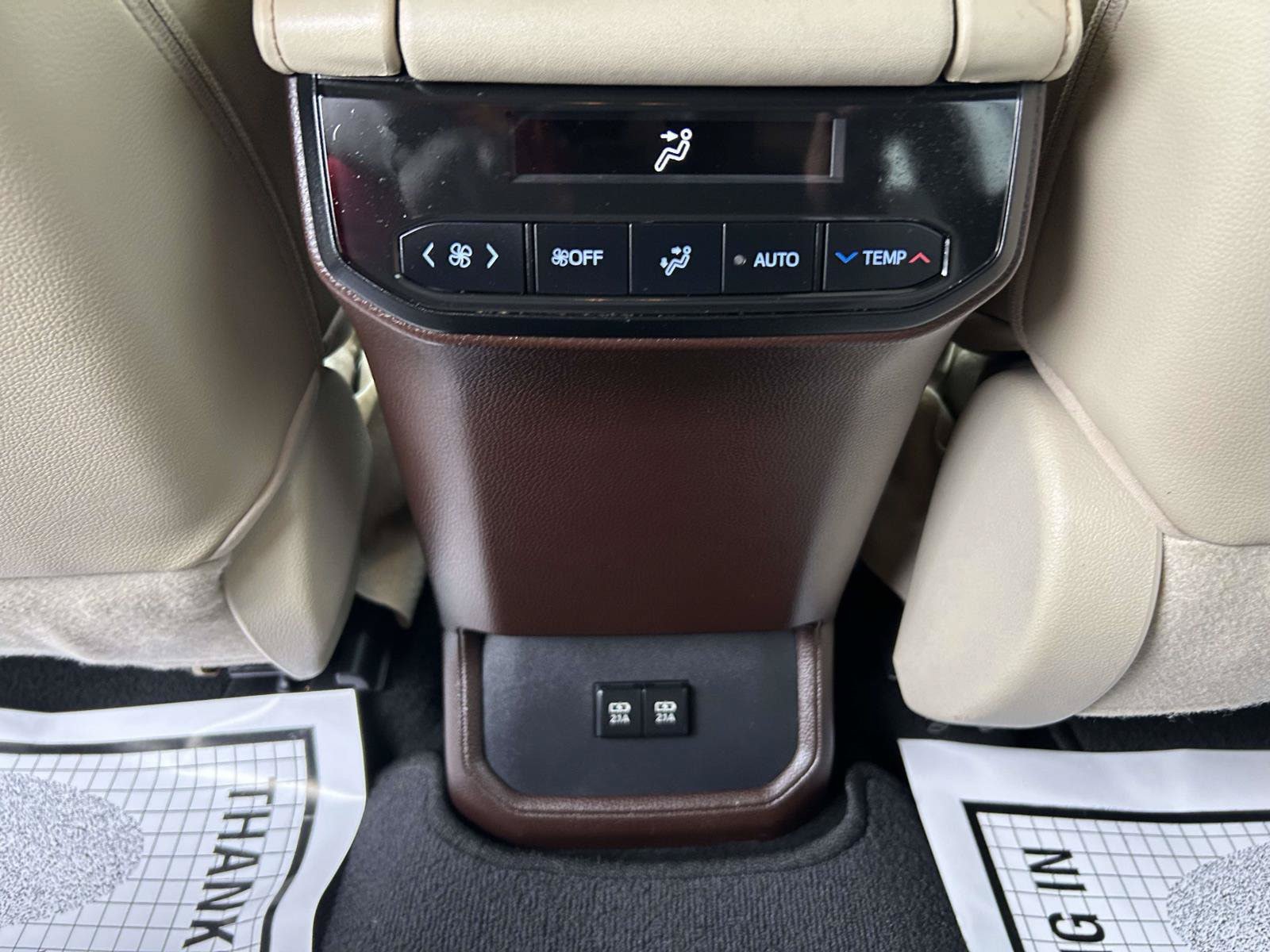 Used 2020 Toyota Highlander XLE FWD image 19