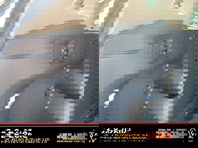 New 2025 Volkswagen Tiguan SE image 60