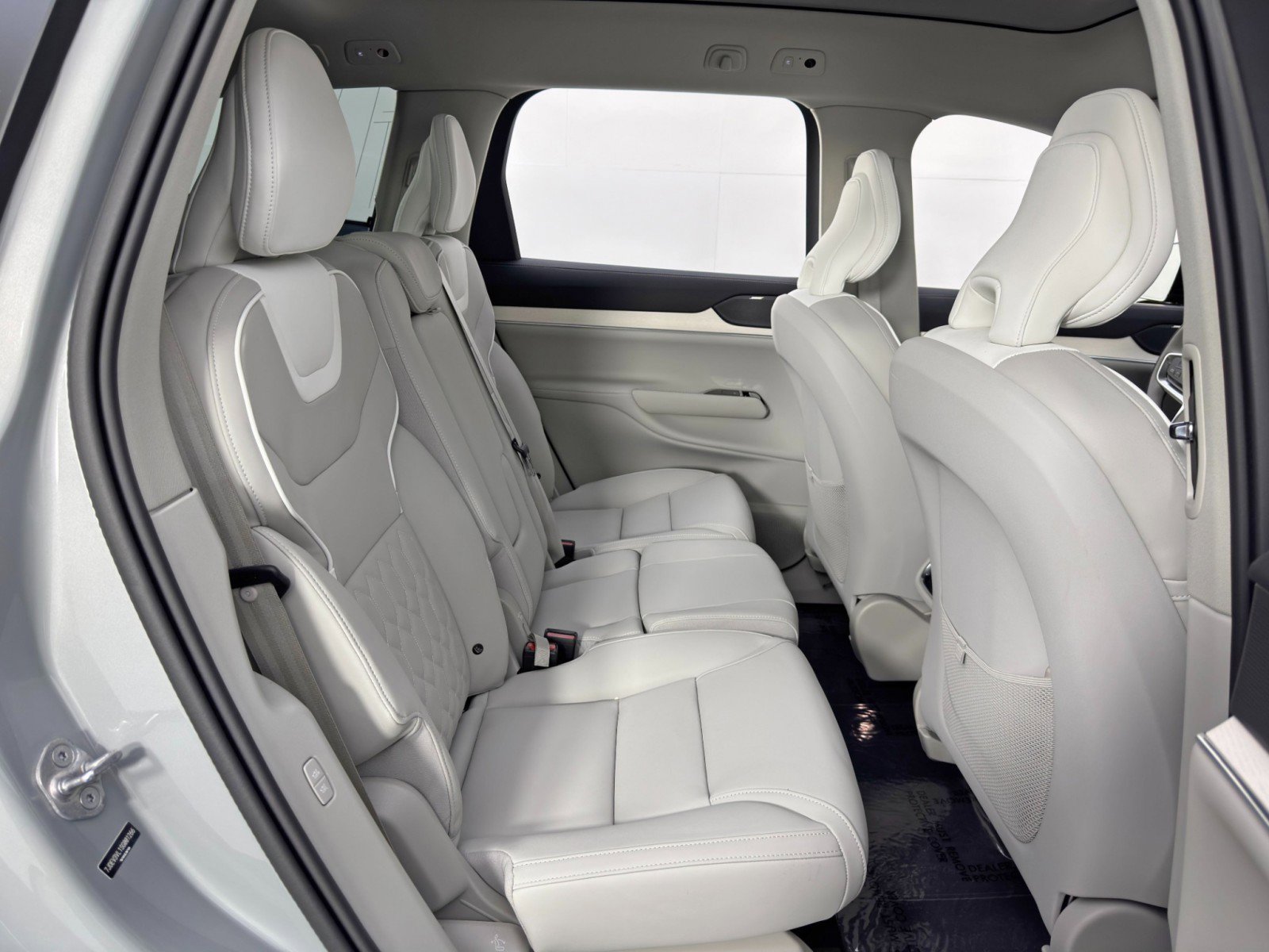 Used 2025 Volvo EX90 Ultra image 39