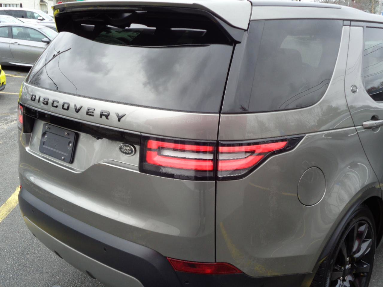 Used 2017 Land Rover Discovery First Edition image 23