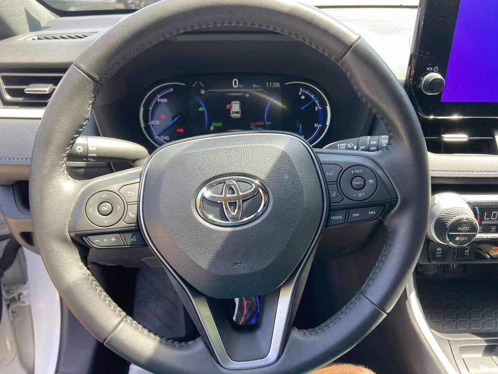 Used 2024 Toyota RAV4 XSE AWD/4WD image 33
