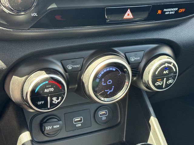 Used 2020 Hyundai Venue SEL image 21
