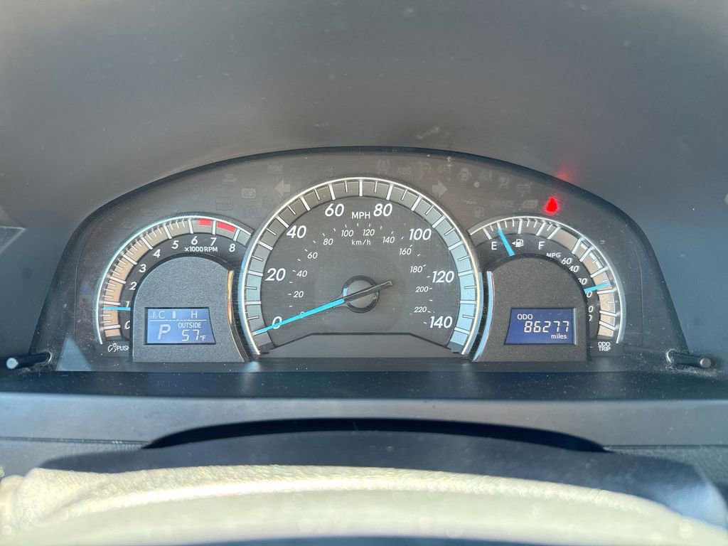 Used 2013 Toyota Camry SE FWD image 12