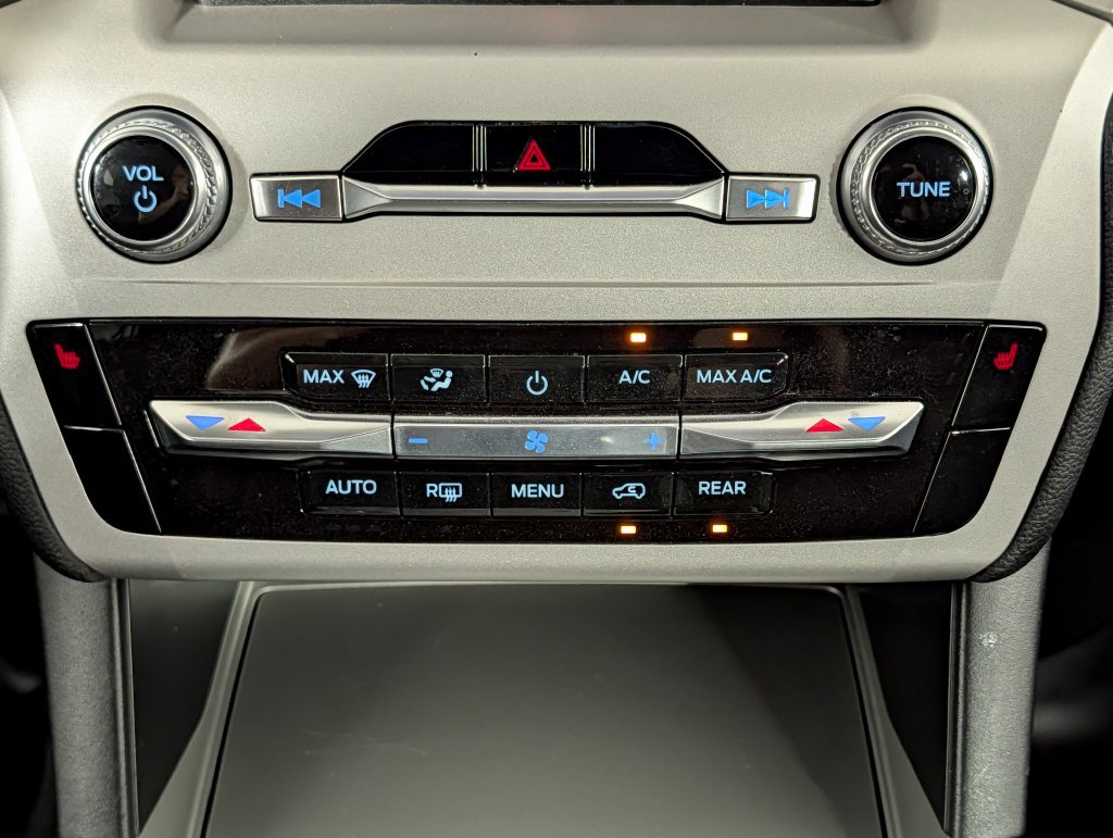 Certified 2023 Ford Explorer XLT AWD/4WD image 17