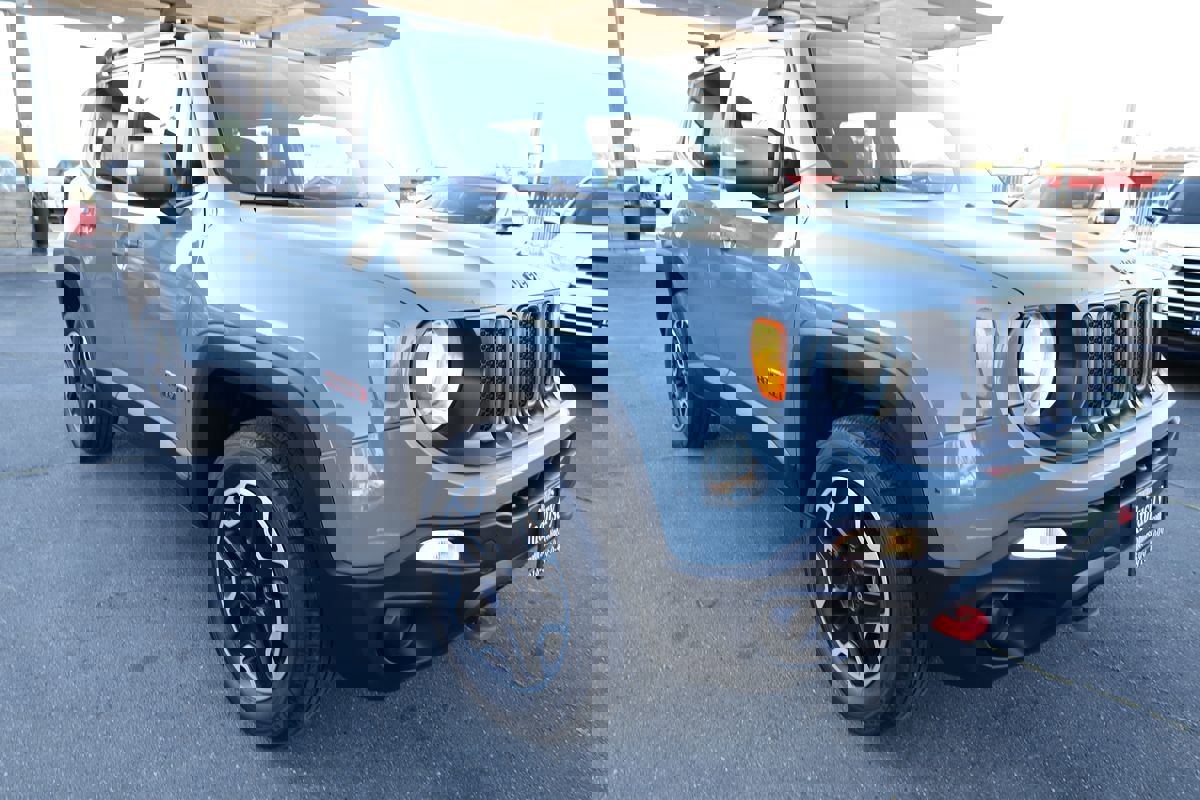 Used 2015 Jeep Renegade Trailhawk w/ Popular Equipment Group image 34