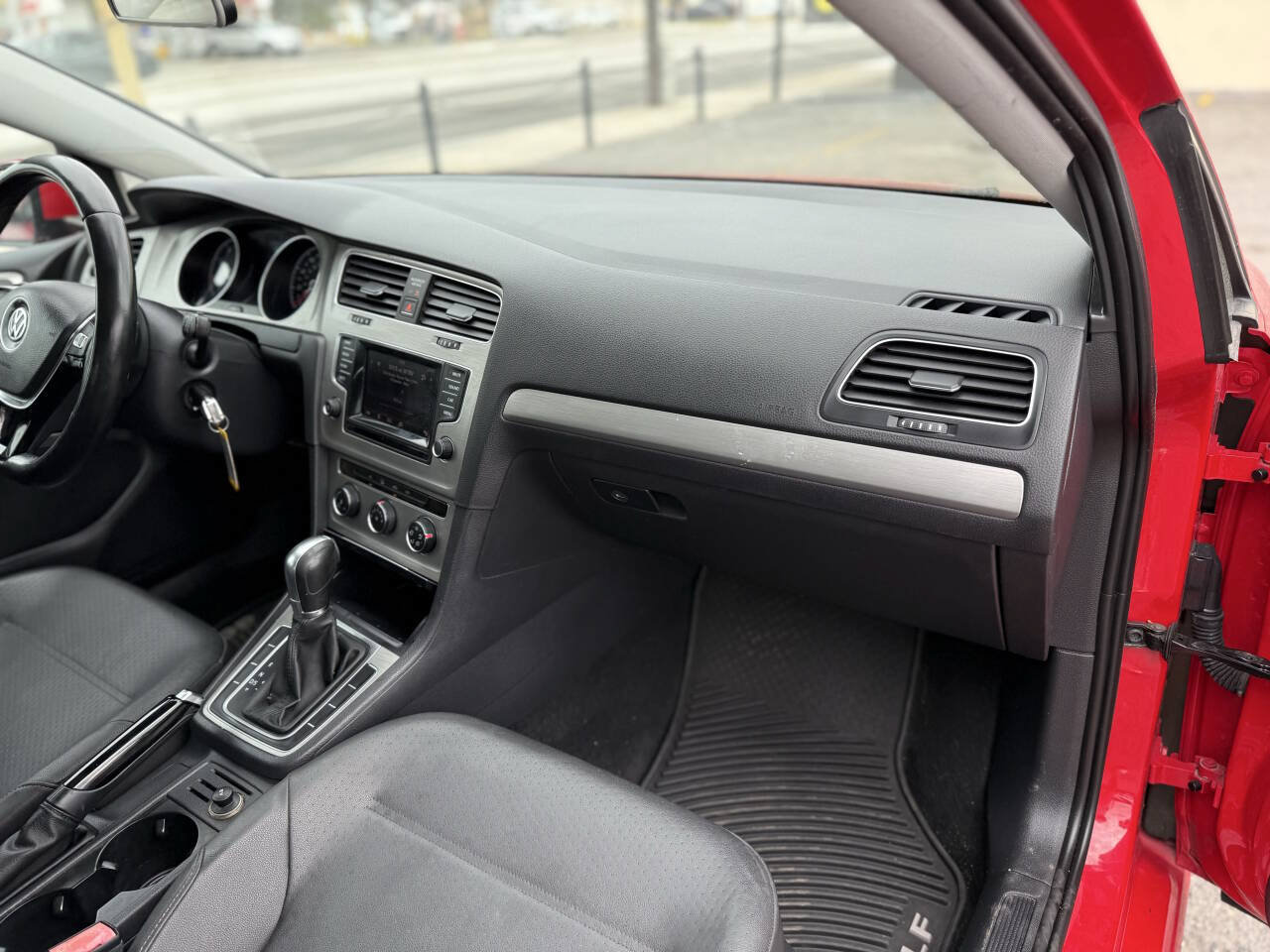 Used 2015 Volkswagen Golf S FWD image 25