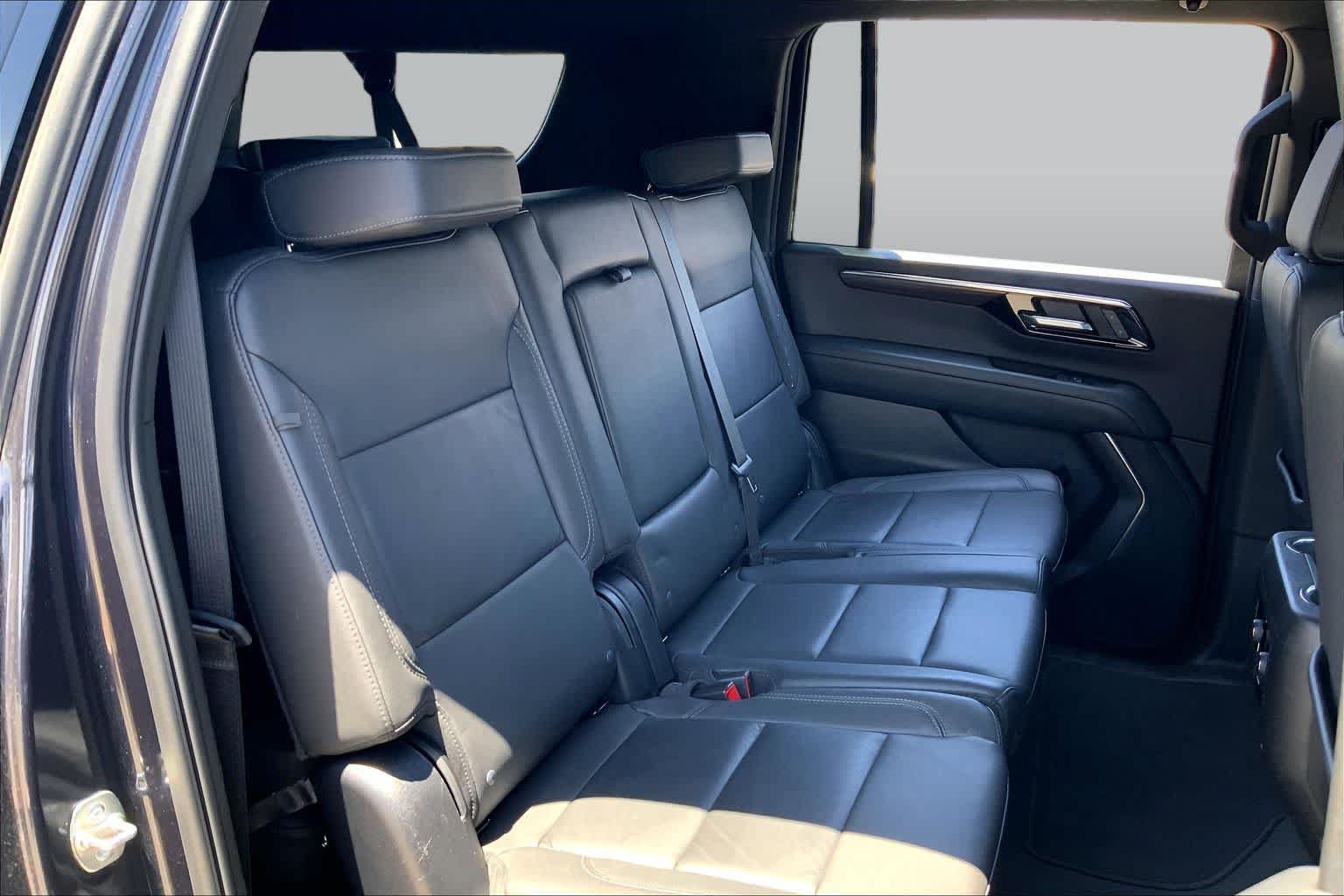 Used 2025 Chevrolet Suburban Z71 AWD/4WD image 19