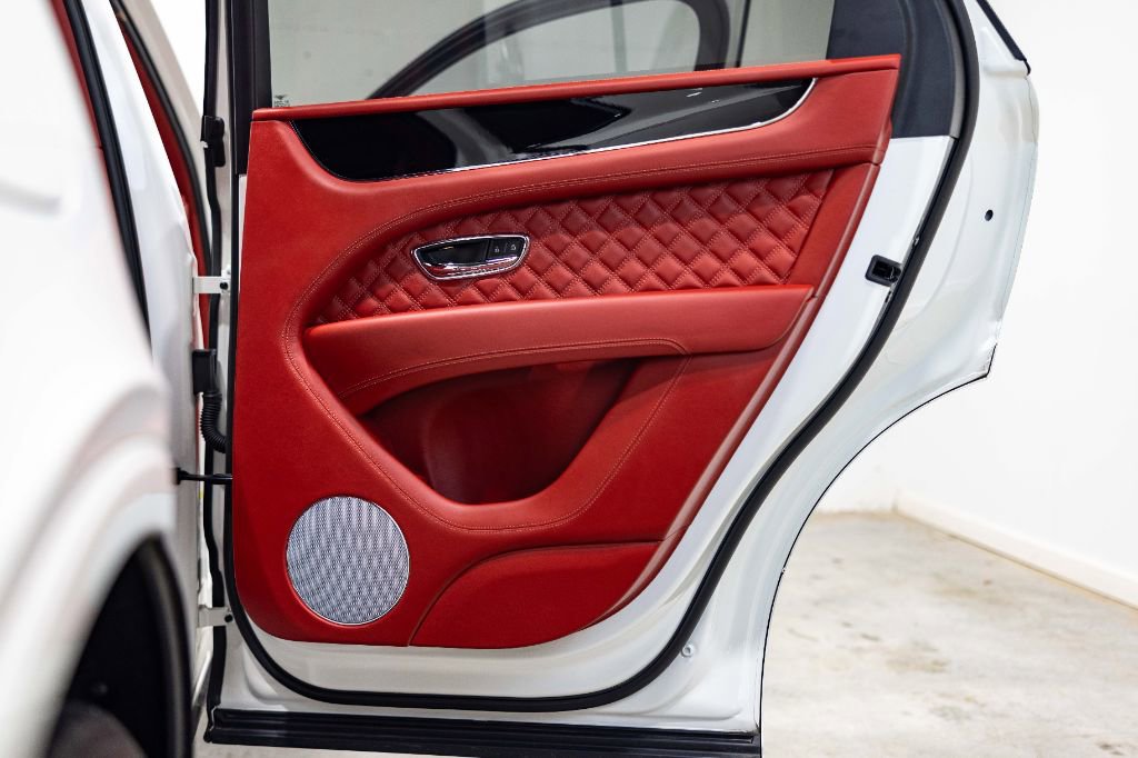 Used 2022 Bentley Bentayga image 18