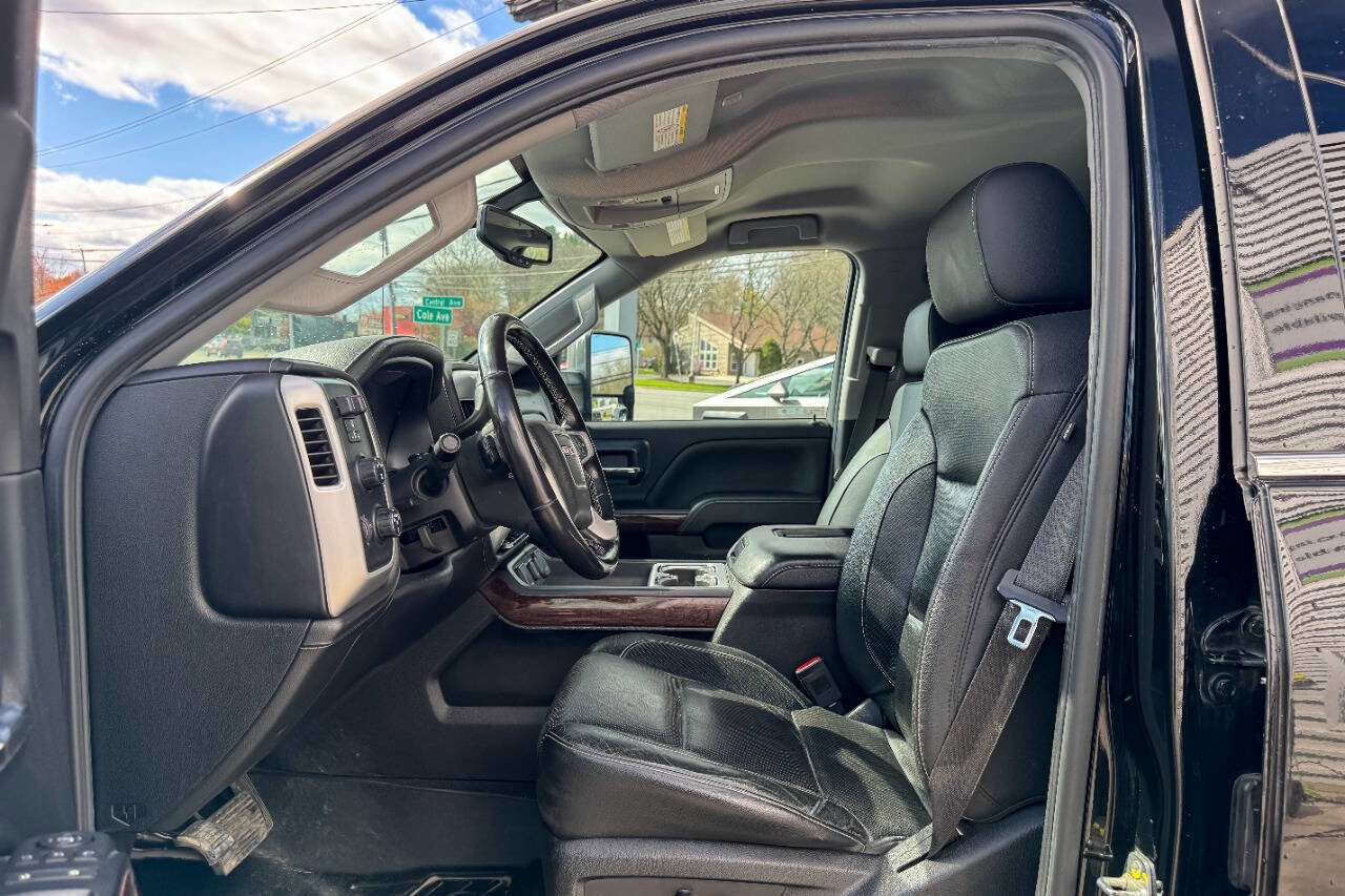 Used 2019 GMC Sierra 2500 SLT w/ Duramax Plus Package AWD/4WD image 23
