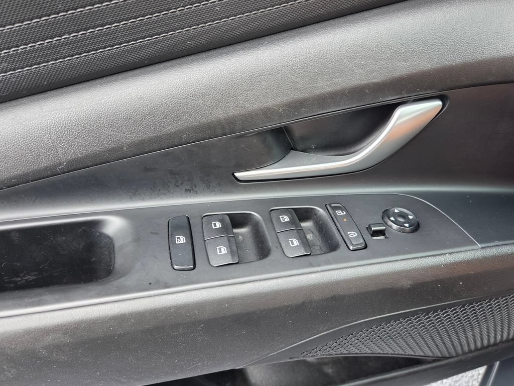 Used 2024 Hyundai Elantra SEL FWD image 30