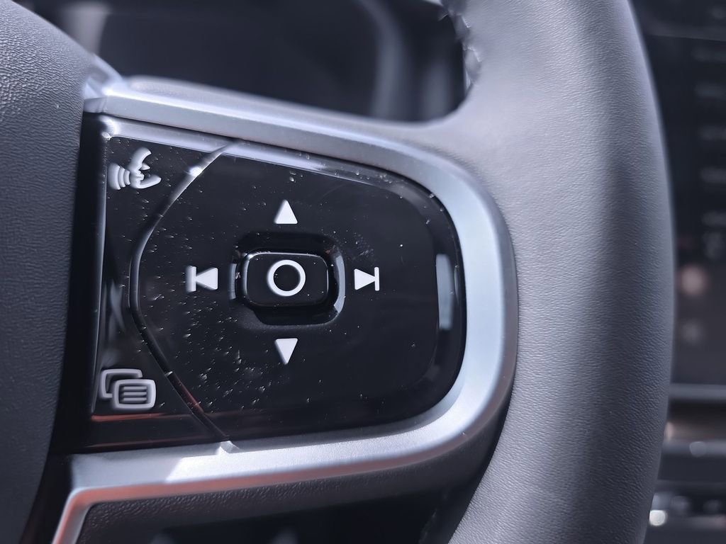 New 2026 Volvo XC60 B5 Core w/ Climate Package image 18