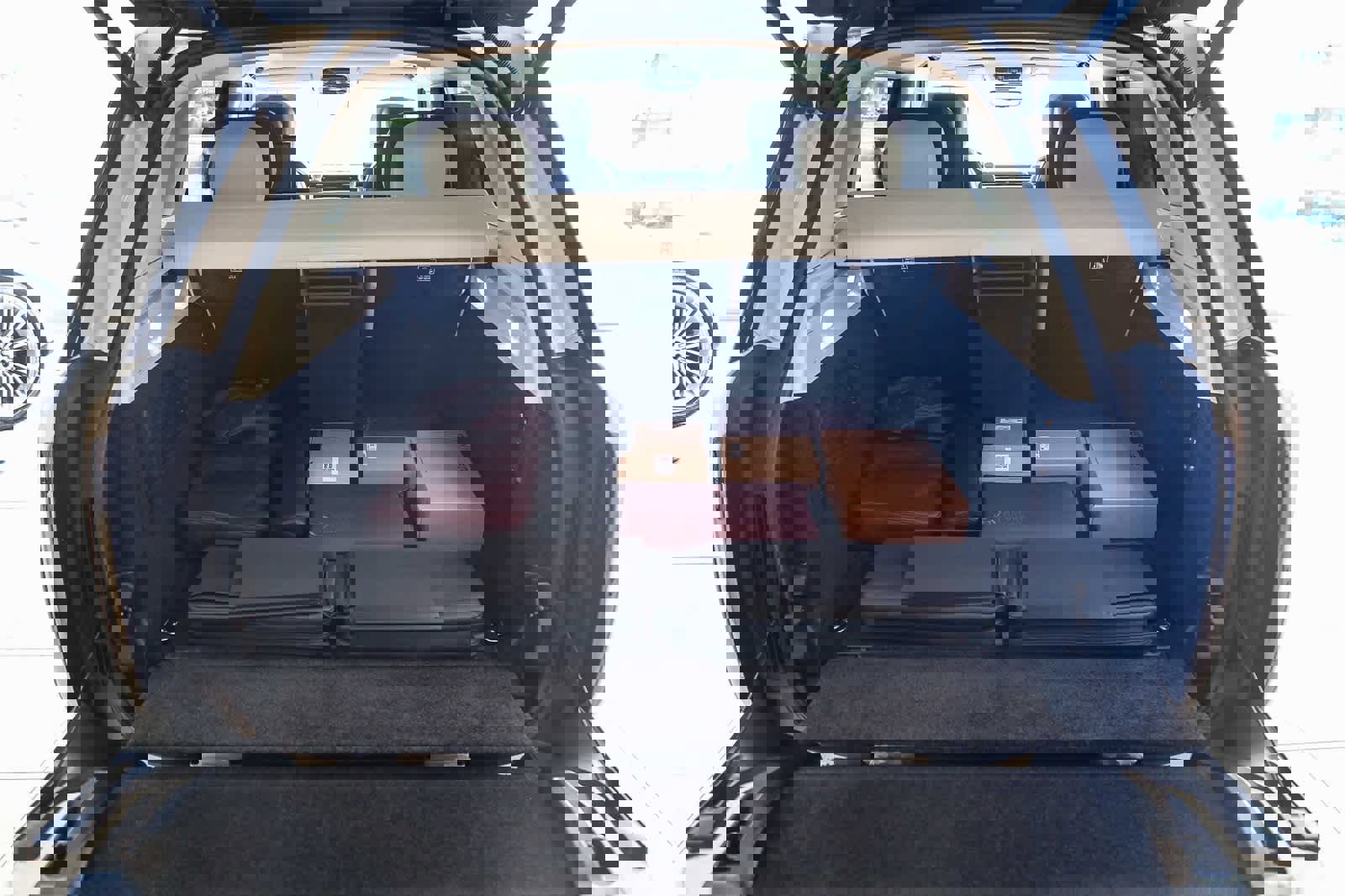 New 2024 Land Rover Range Rover SV image 37