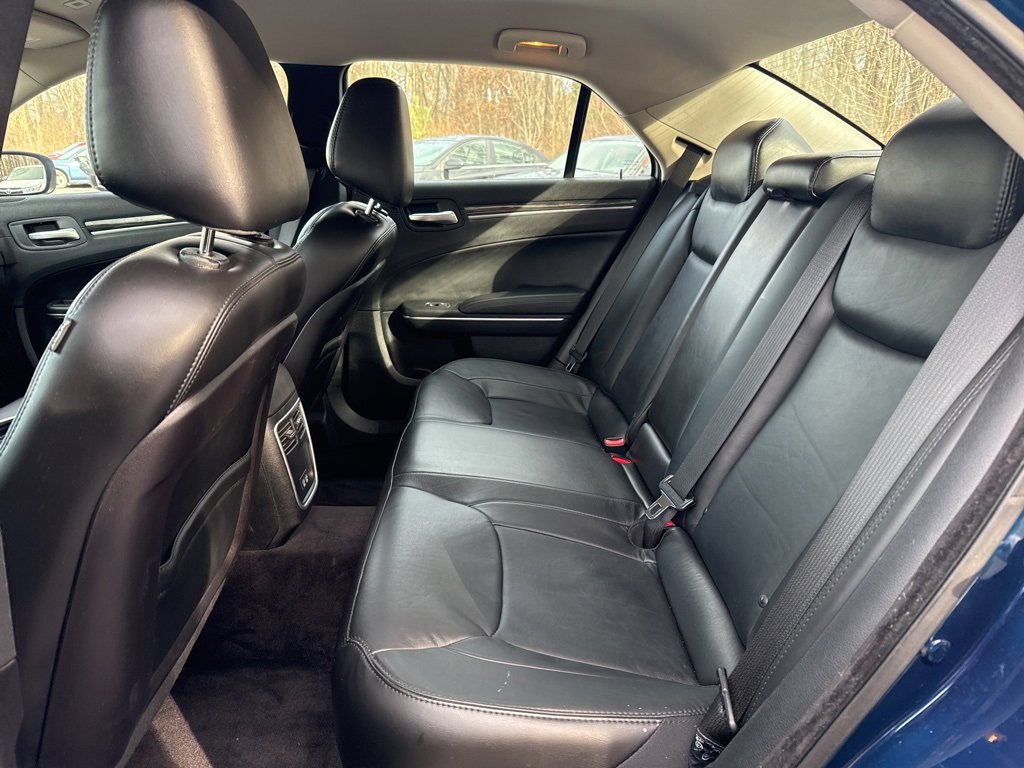 Used 2017 Chrysler 300 Limited image 33