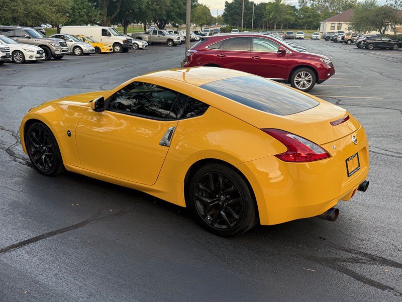 Used 2017 Nissan 370Z Coupe RWD image 8