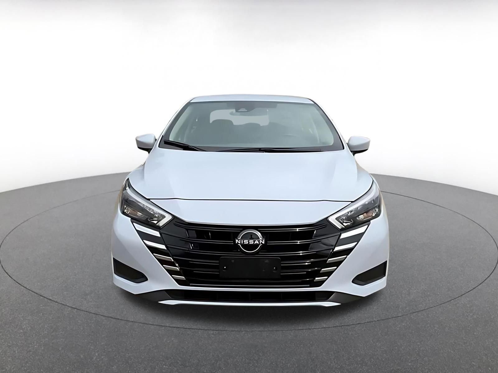 Used 2025 Nissan Versa SV image 4