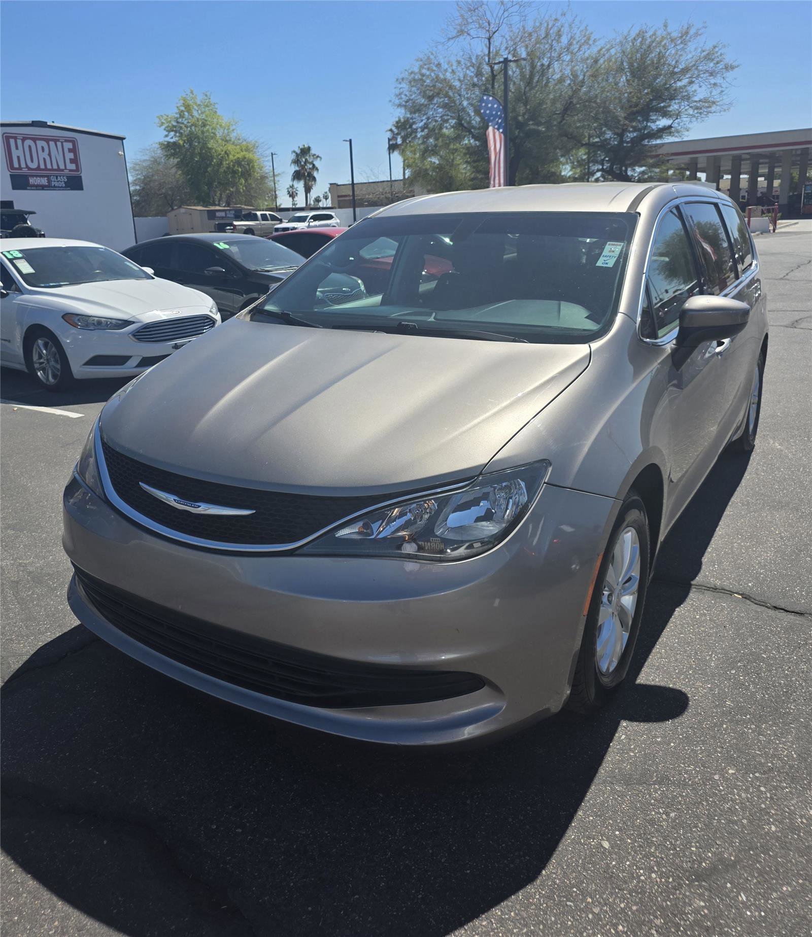 Used 2018 Chrysler Pacifica LX w/ Tire & Wheel Group FWD image 1