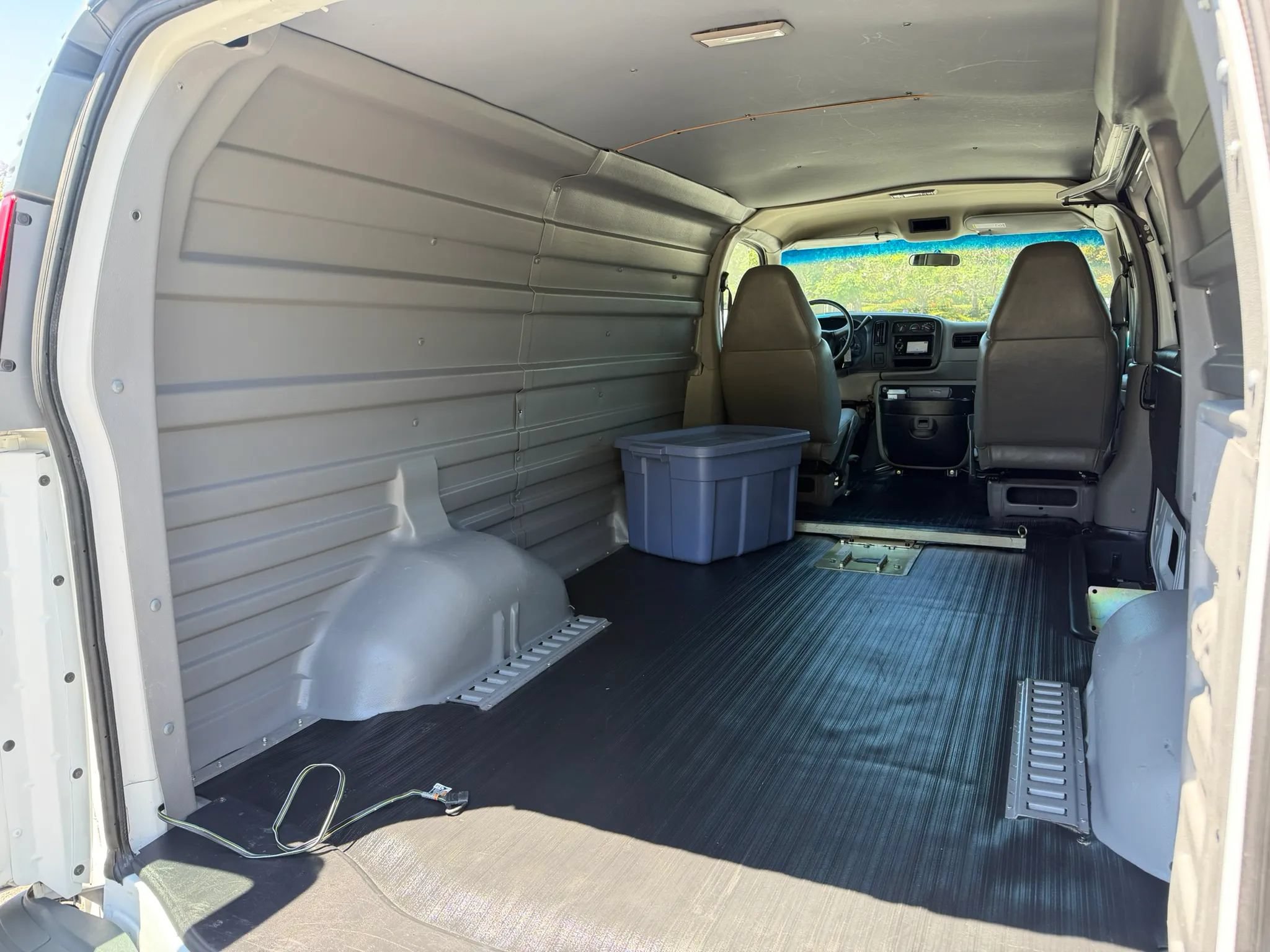 Used 2001 Chevrolet Express 3500 RWD image 7