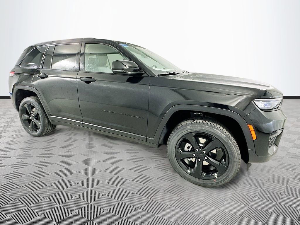New 2025 Jeep Grand Cherokee Altitude AWD/4WD image 4
