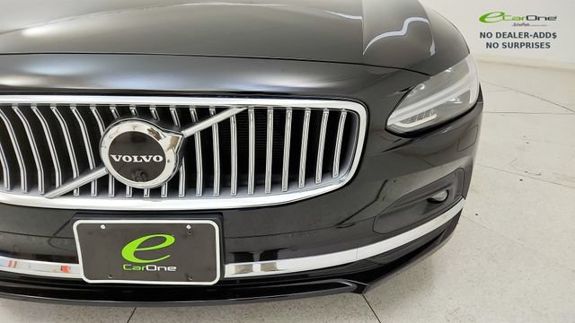 Used 2023 Volvo S90 B6 Plus AWD/4WD image 25