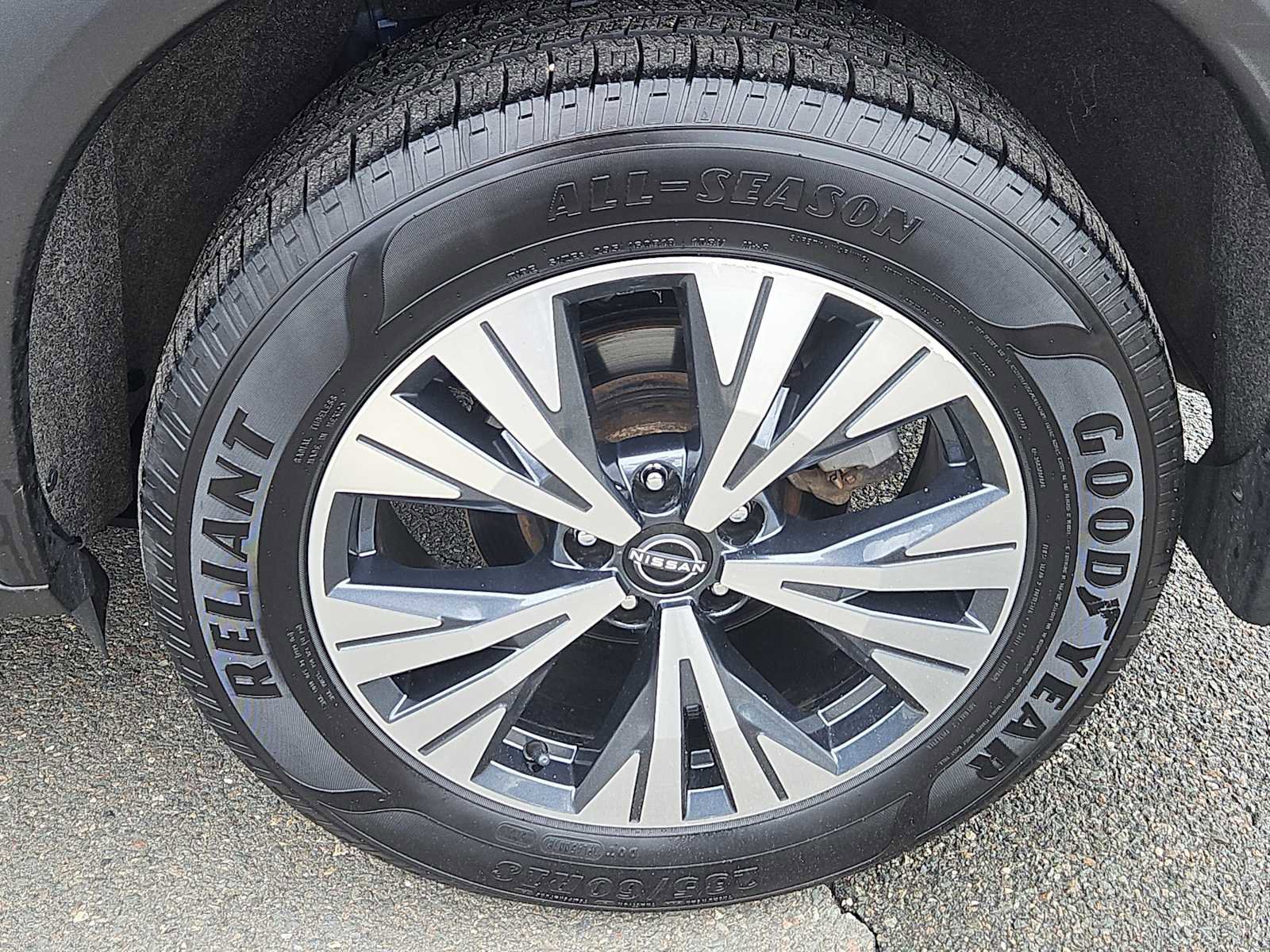 Used 2022 Nissan Rogue SV w/ SV Premium Package image 3