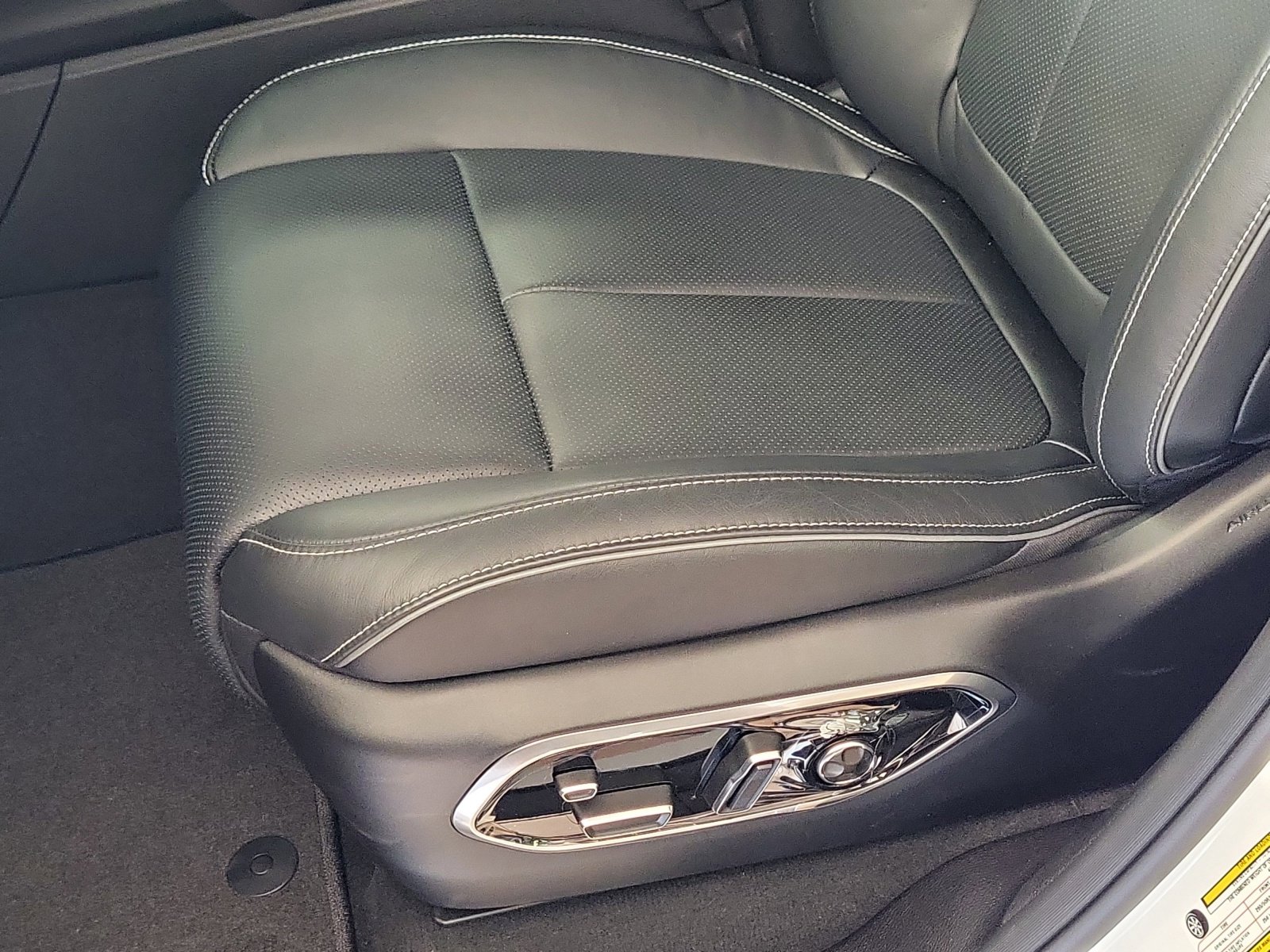 New 2025 Jeep Grand Cherokee L Overland w/ Luxury Tech Group IV image 17