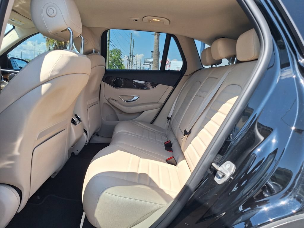 Used 2021 Mercedes-Benz GLC 300 image 10