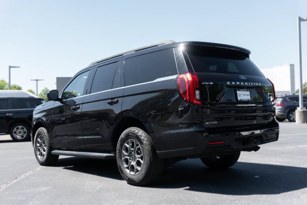 Used 2025 Ford Expedition Active RWD image 7