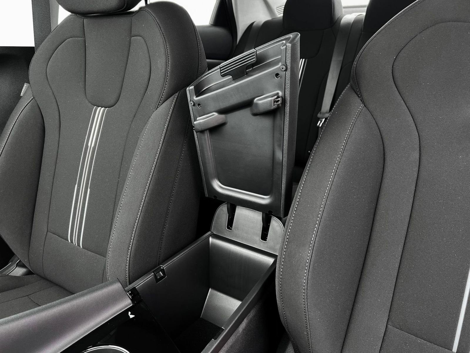 New 2025 Hyundai Elantra Blue image 18