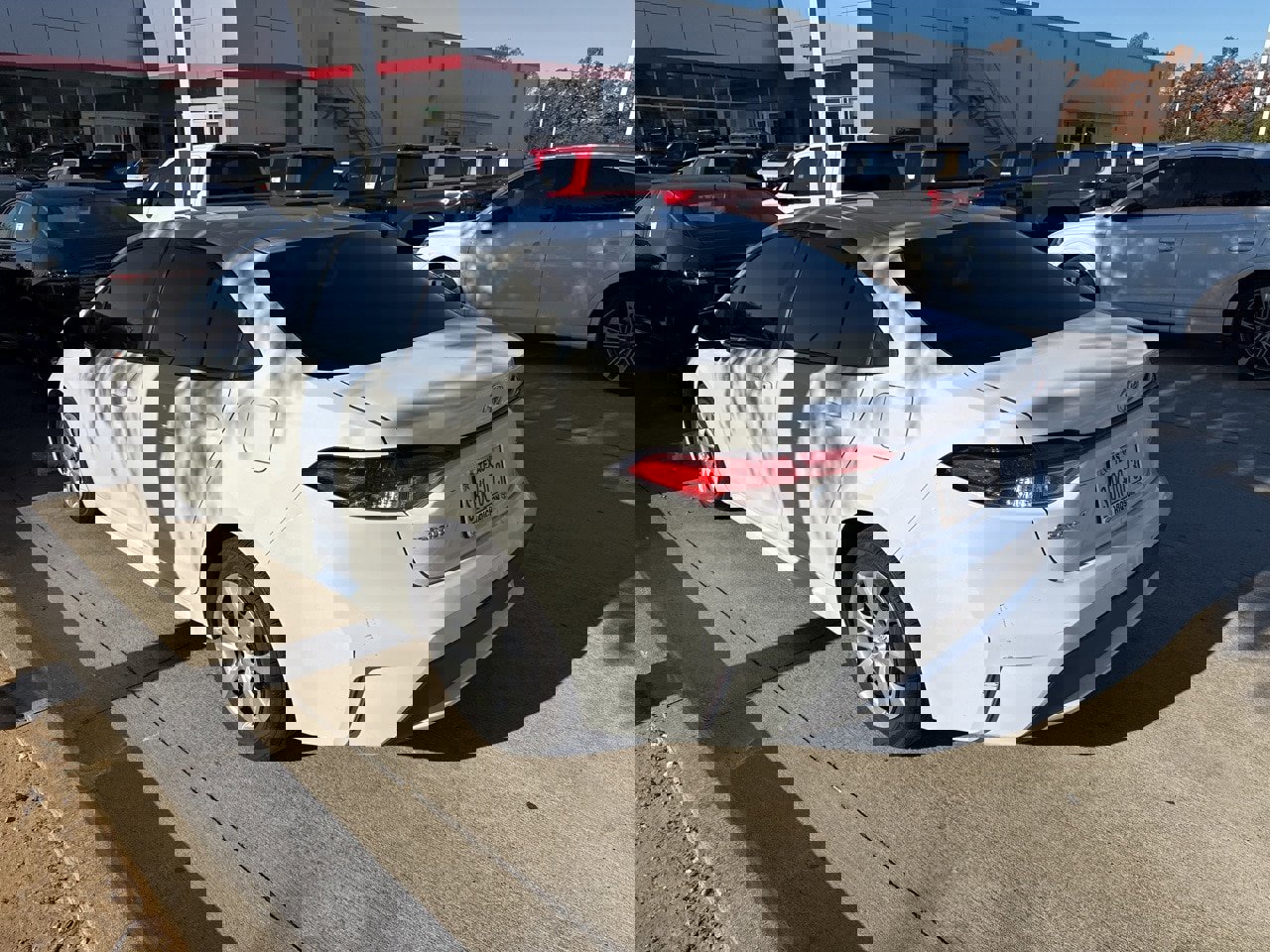 Used 2022 Toyota Corolla LE image 4