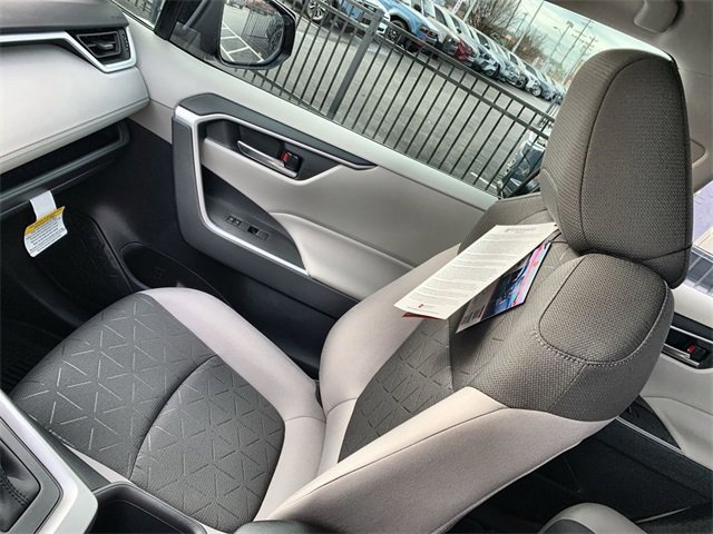 New 2025 Toyota RAV4 XLE image 29