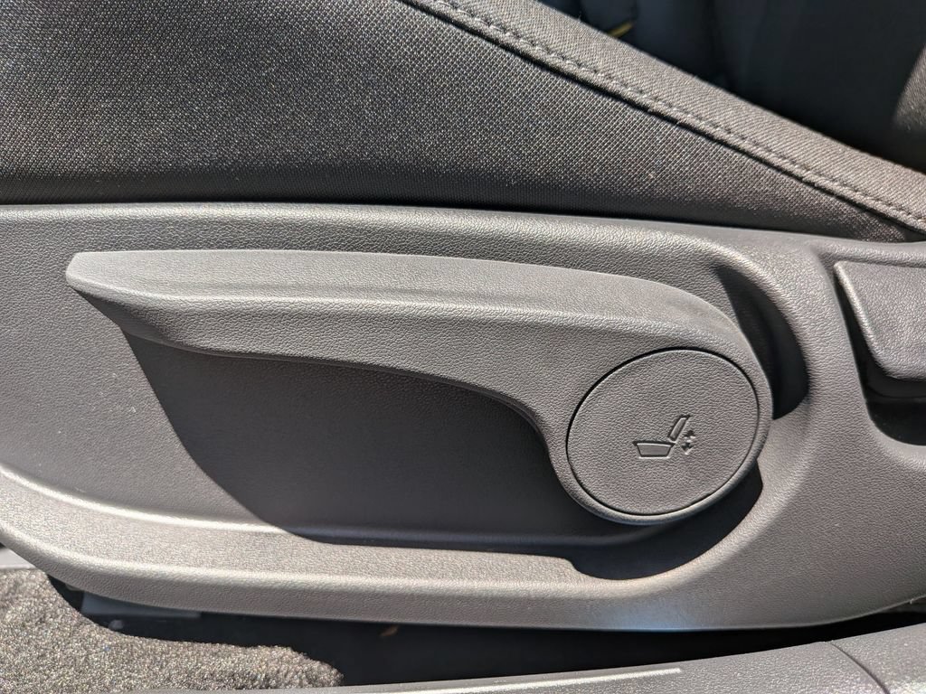 New 2026 Hyundai Elantra Sport FWD image 16