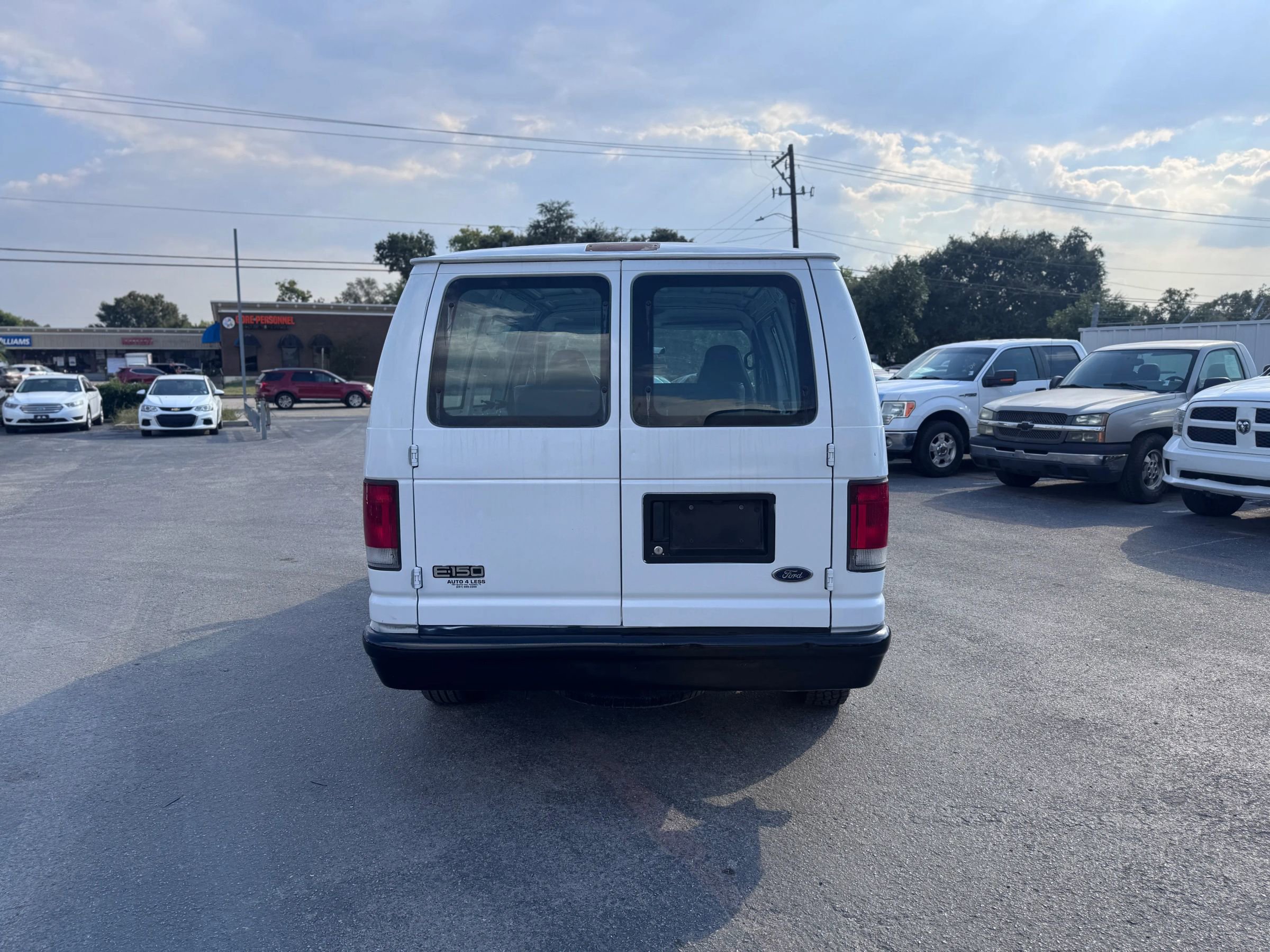 Used 2001 Ford E-150 and Econoline 150 image 6