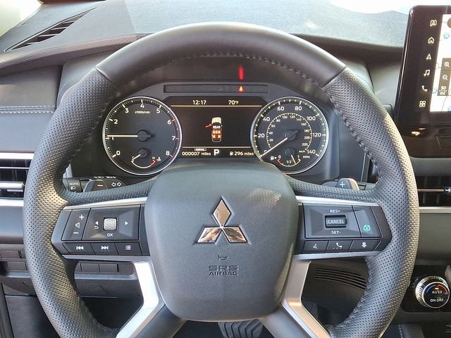 New 2025 Mitsubishi Outlander SE image 13